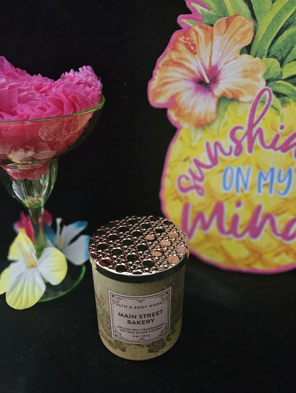NWT Bath & Body Works Main Street Bakery Single Wick Candle — White, Gold